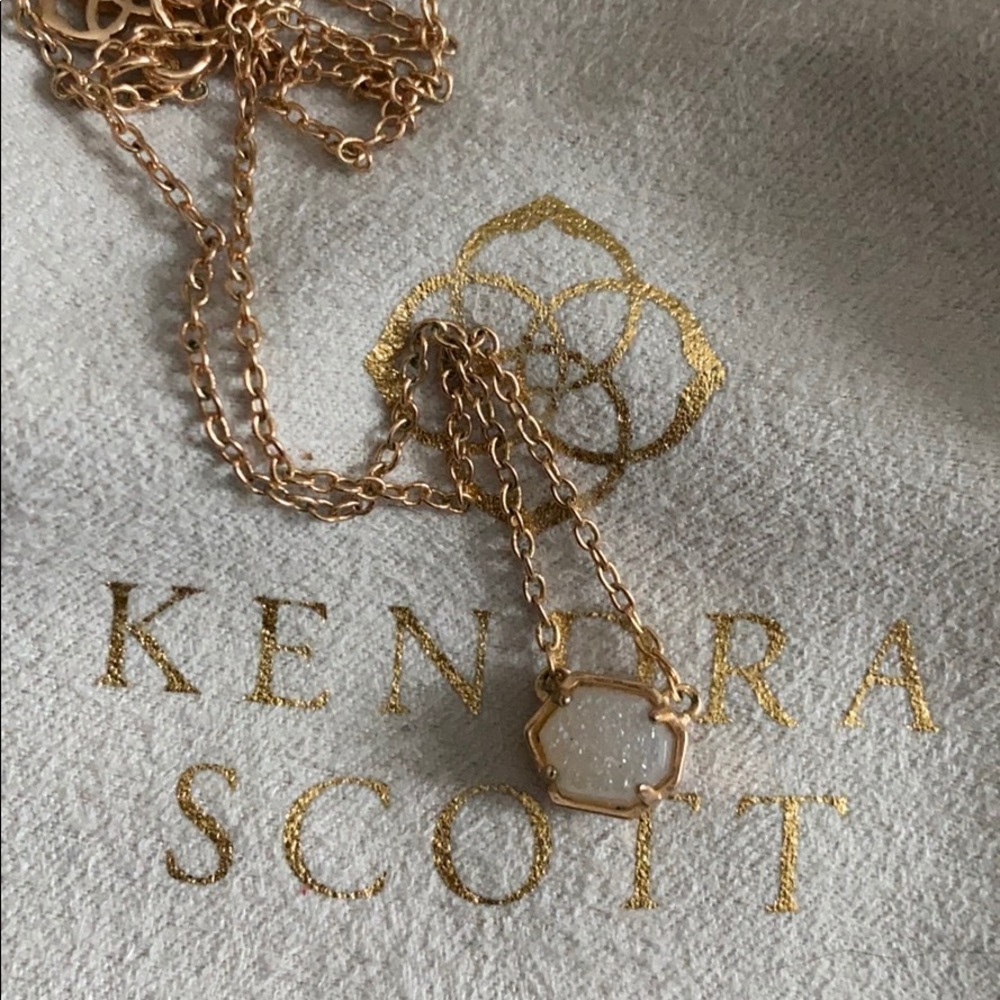 Kendra Scott necklace